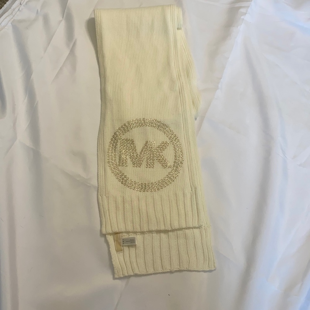 Excellent condition Michael Kors extra long winter scarf!